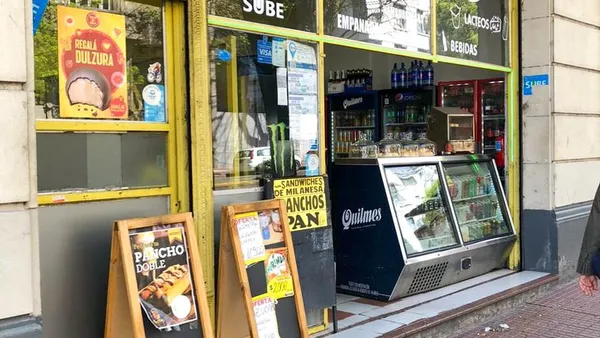 Local Comercial en ¡Oportunidad! Local de 100m² con Patio en Av. Caseros 900 - Gran Ubicación Comercial