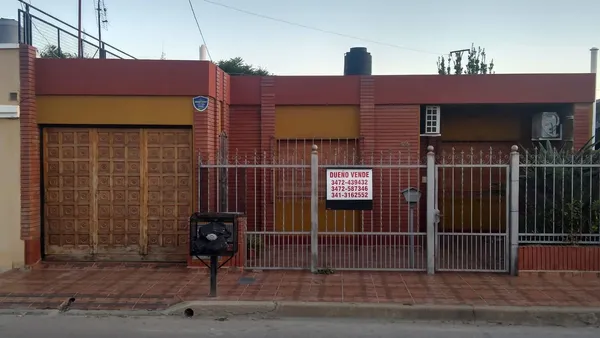 Casa en 3 de febrero al 1200