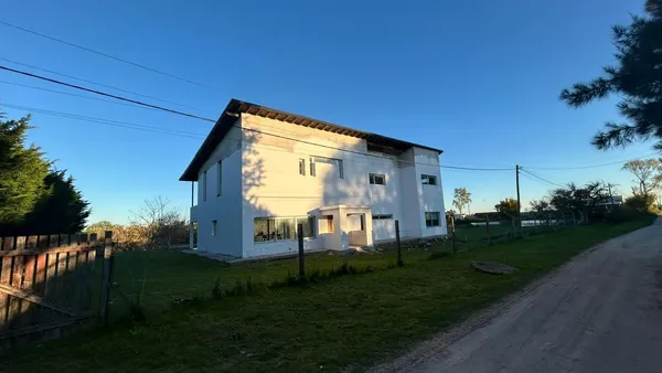 Casa en Calle 54 e/ Montevideo y 3 de Abril s/n