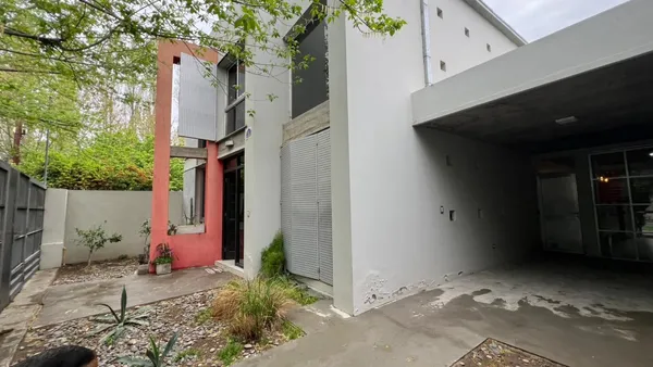Casa en Rivadavia al 2200