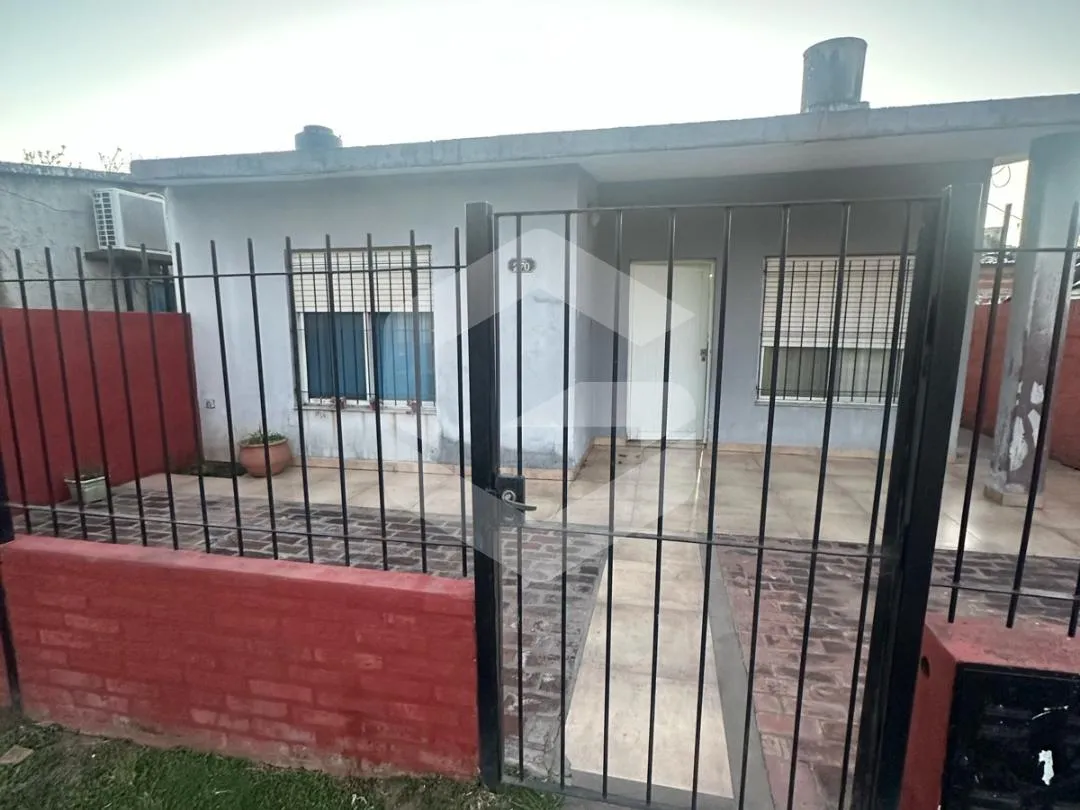 Casa en Oroño 270 - Roldán