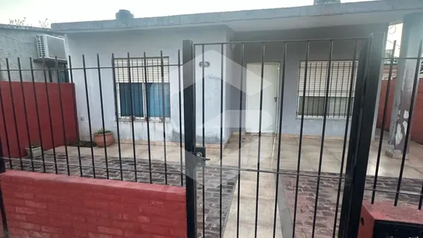 Casa en Oroño 270 - Roldán
