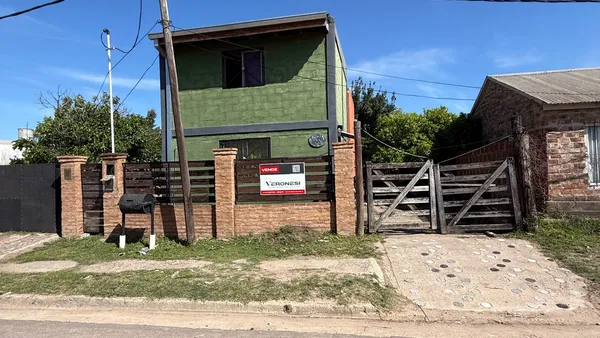 Casa en Jaime de Nevares 585