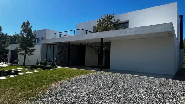 Casa en Costa Esmeralda - Barrio Ecuestre L. 409
