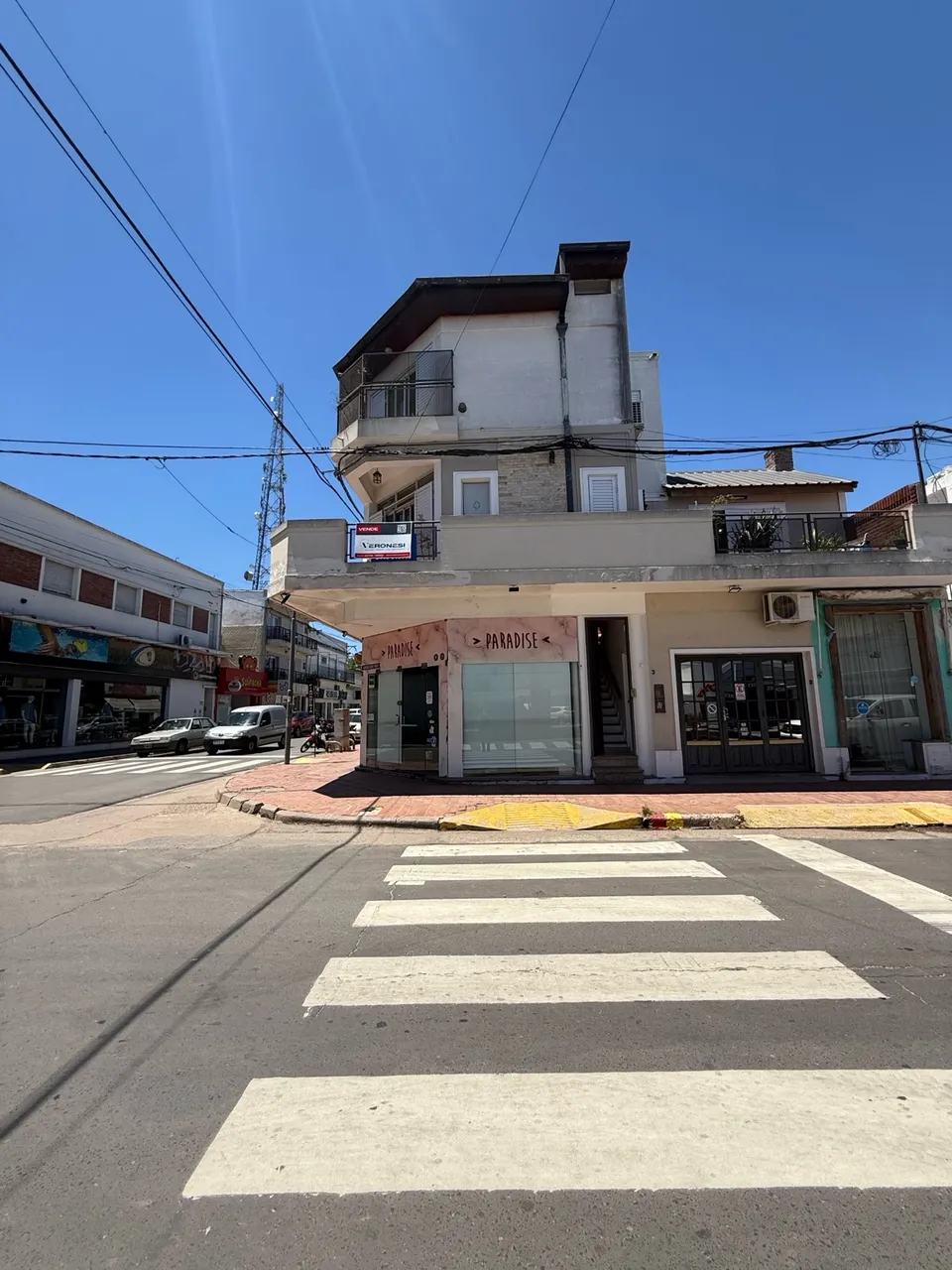 Casa en Chacabuco y Urquiza (esquina)