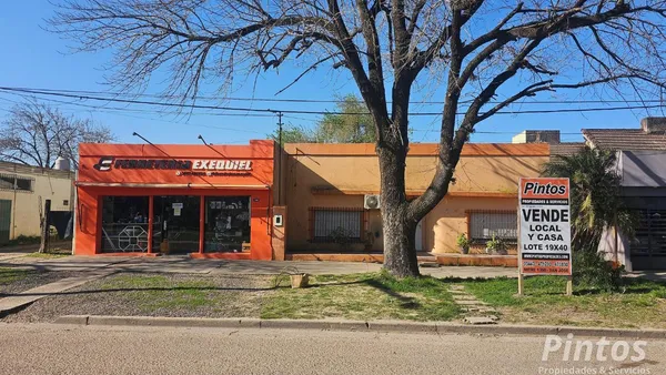 Casa en Av. Urquiza (e/ Las Heras y Alvear)