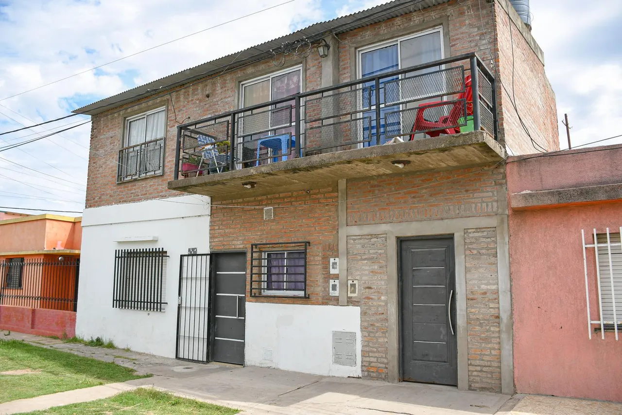 Casa en 3 de febrero al 1400