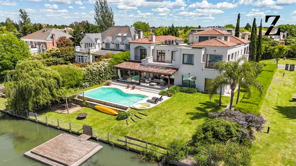Casa en Avenida de los Lagos al 3100