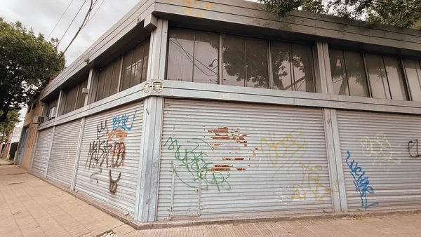 Local Comercial en Av. Juan Domingo Peron 1401
