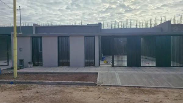 Casa en Venta Casa 3 Dormitorios con Piscina ,La Consuelo, Centenario