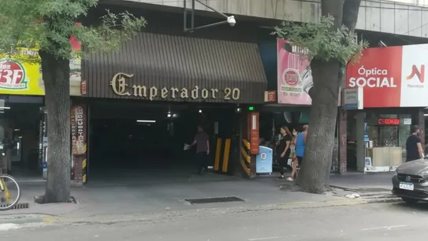 Cochera en Buenos Aires al 100 - Galería Emperador