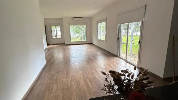 Casa en Arroyo Cuña Piru Barrio del Lago