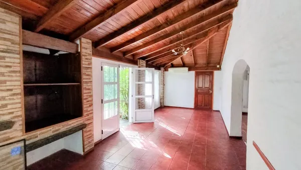 Casa en Los Mirasoles – Pilar - km al 50
