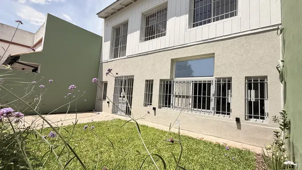 Casa en Alsina al 900