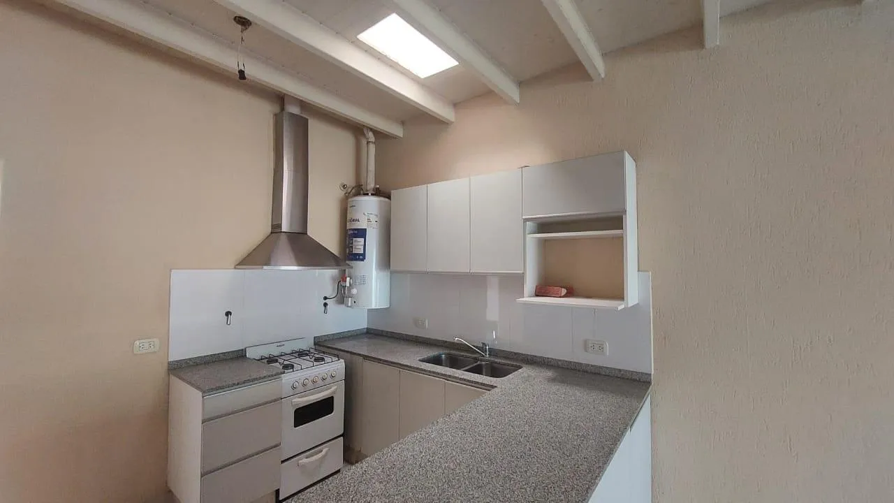 Departamento en Carril San Martín Planta Alta Depto 1 al 6700