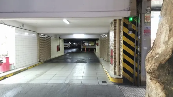 Cochera en Avenida Santa Fe al 2800