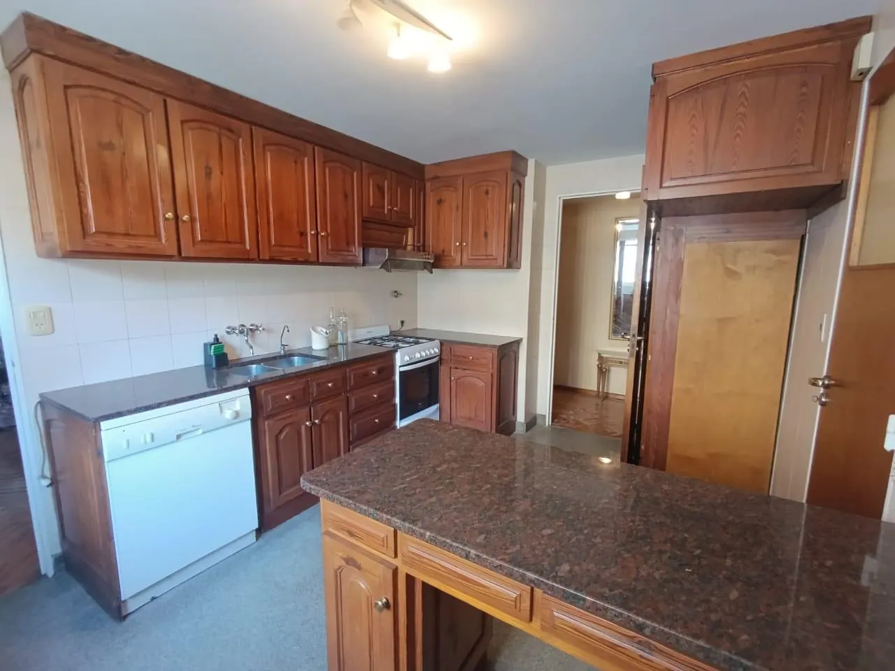Departamento en Juan Manuel de Rosas al 900