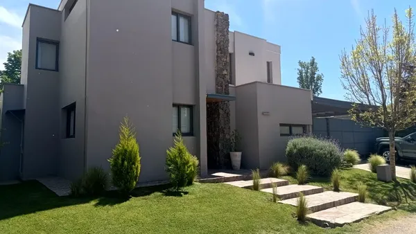 Casa en Ayres de Alzaga Barrio Privado calle Rizzo 350 Chacras de Coria