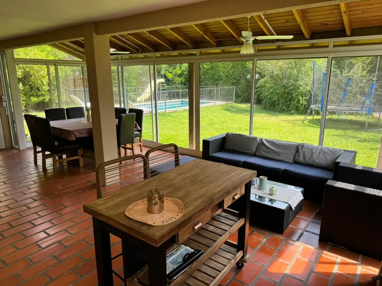 Casa en Casa en Venta - APTO CREDITO 4 DORMITORIOS - PISCINA Barrio Maschwitz Privado
