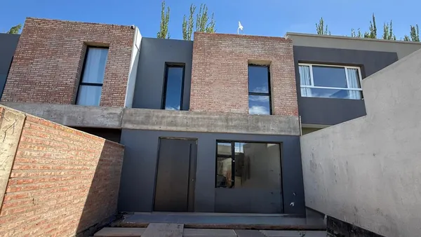 Casa en Venta Duplex 2 Dormitorios, Tierra Mansa, Centenario Neuquen