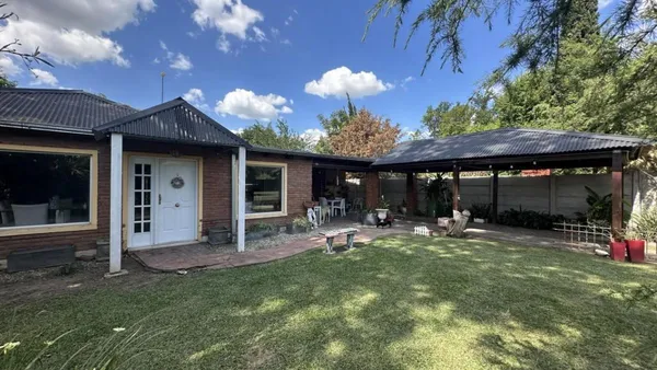 Casa en Rio Parana al 2100