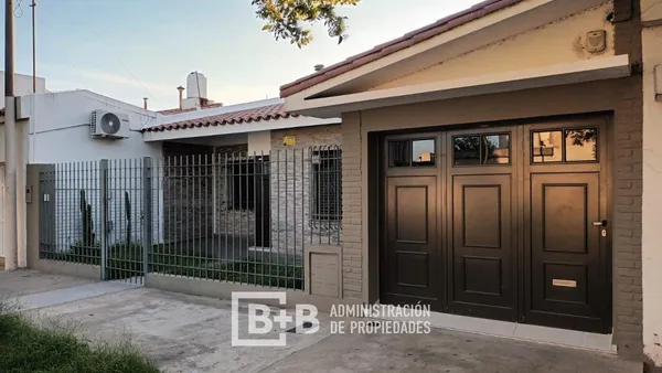 Casa en Magdalena de Lorenzi al 500