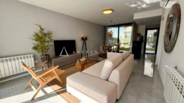 Casa en Esquiu al 400