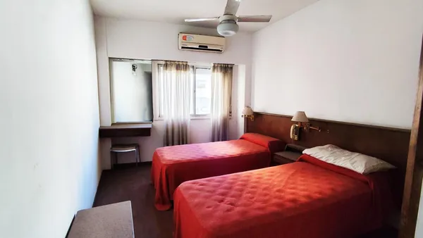 Hotel en Alsina al 2800