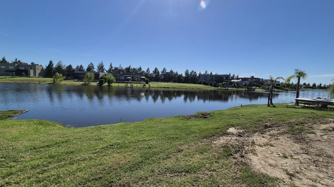 Terreno en Espectacular LOTE en Venta a la Laguna en El Naudir