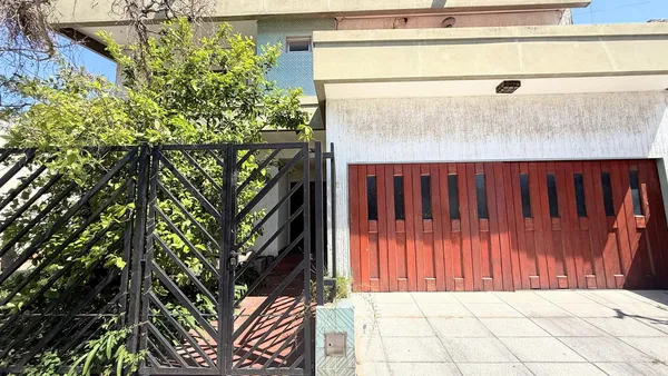 Casa en Ayacucho al 2500