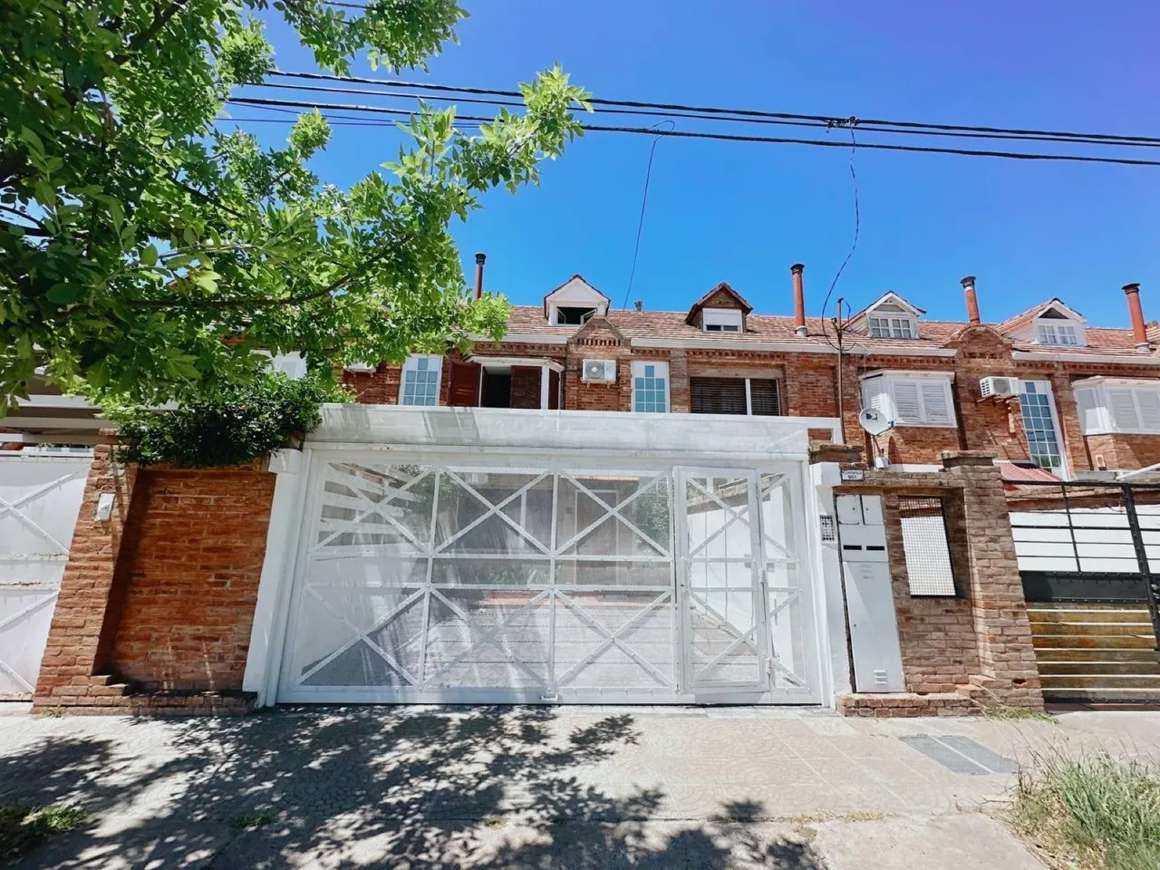 Casa en Corenfield al 900