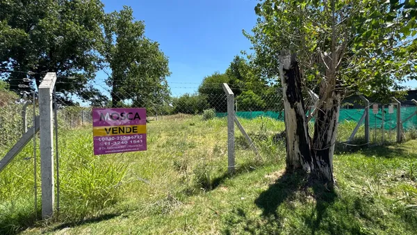 Terreno en Oportunidad: 2 Lotes de 300 m² Cada Uno – A 1 Cuadra y Media del Acceso Oeste