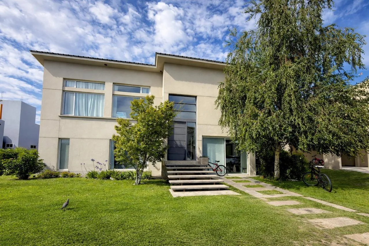 Casa en Venta Casa Vista al Rio , Barrio Privado La Peregrina ,Anaya al 3900