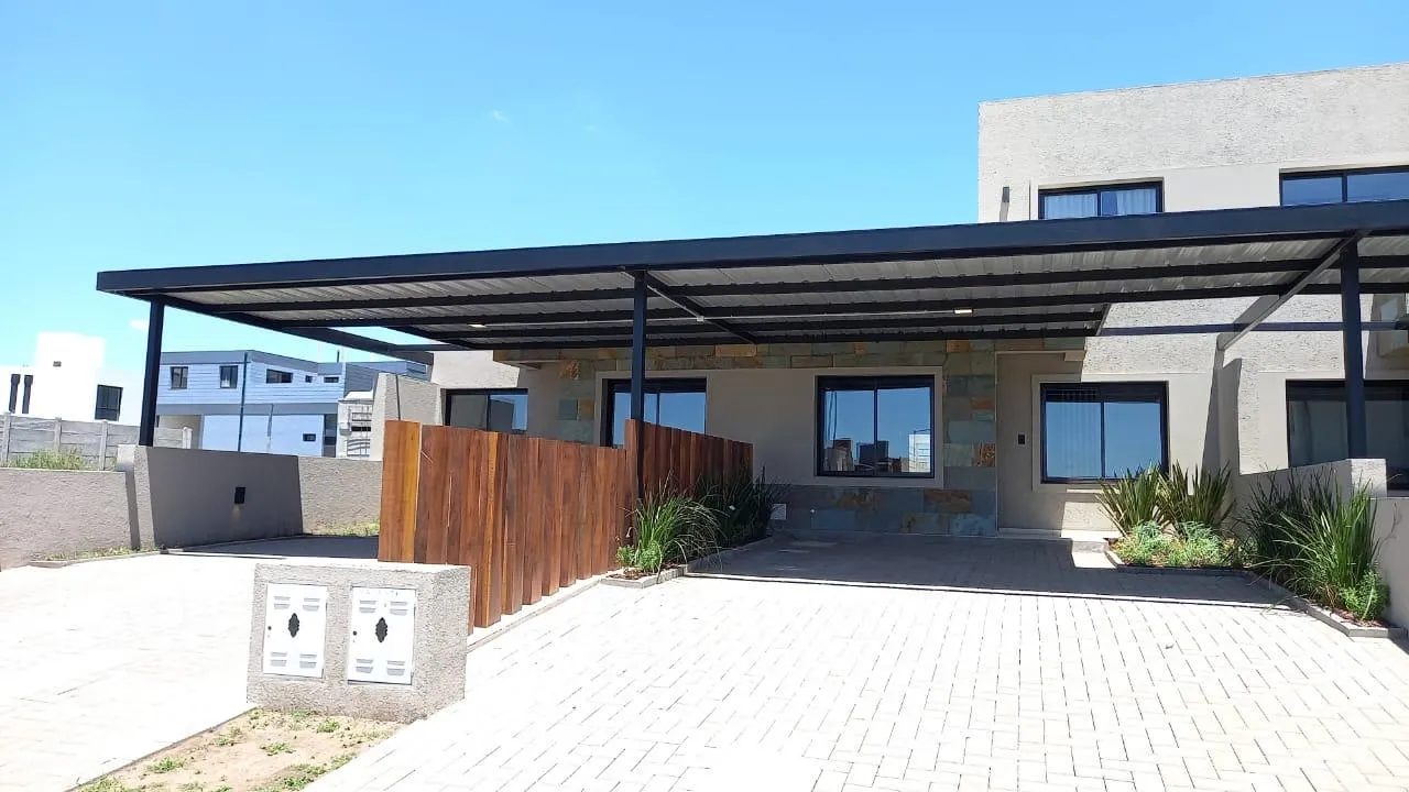 Casa en CASA EN VENTA TRES DORMITORIOS EN DOCTA AVENIDA