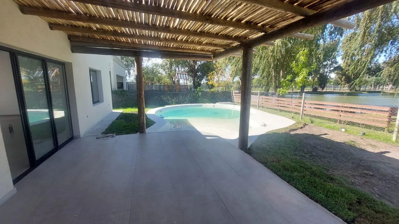 Casa en Barrio Santa Emilia, Pilar del Este