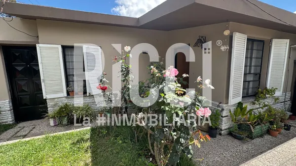 Casa en 137 A al 2200