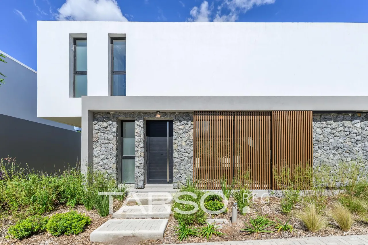 Casa en Casa a estrenar en venta de 3 dormitorios en en Villa Warcalde.