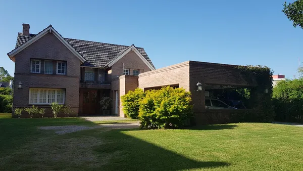 Casa en Jockey Club Country