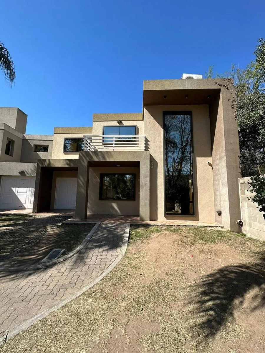 Casa en SOLARES DE SANTA MARÍA 3