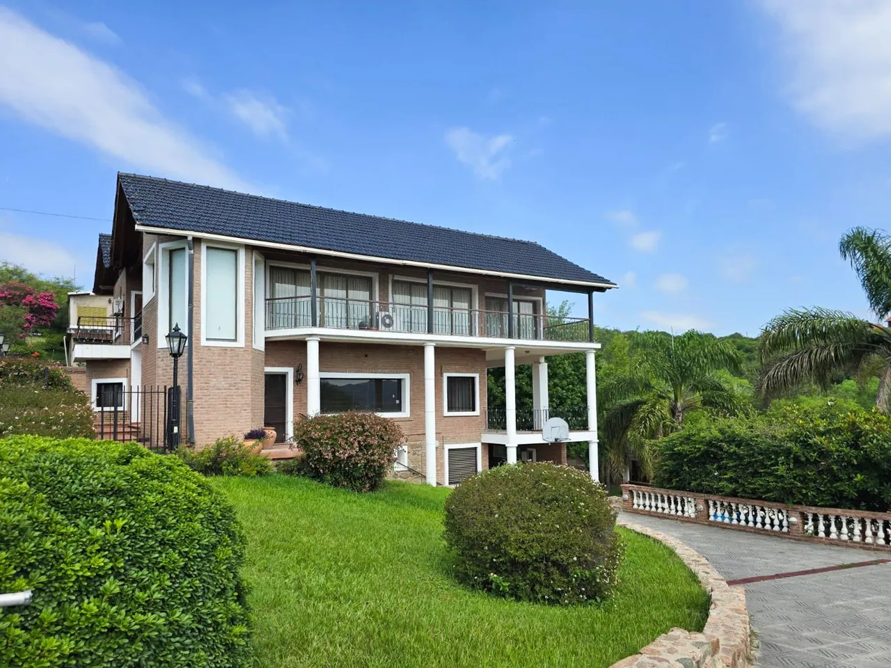 Casa en Casa con Departamento en Venta zona Carlos Paz con vista al Lago