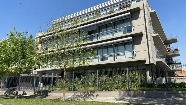 Oficina en Cuyo al 3500