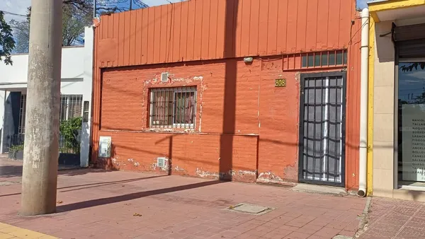 Local Comercial en Montes de Oca al 800