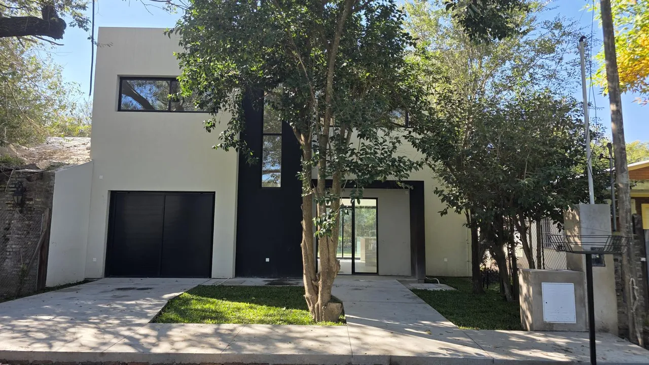Casa en Adolfo Saldías al 2600
