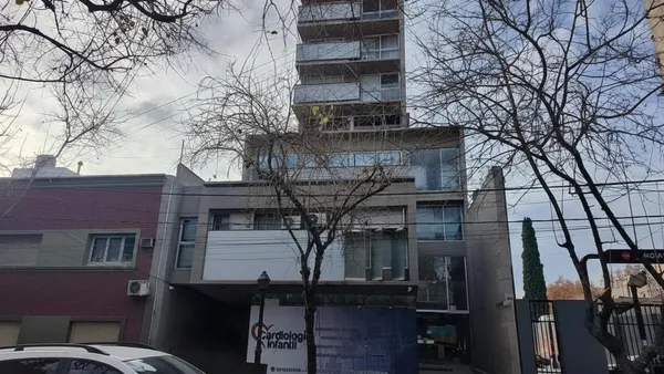 Cochera en Patricias Mendocinas entre Colon y Pedro Molina