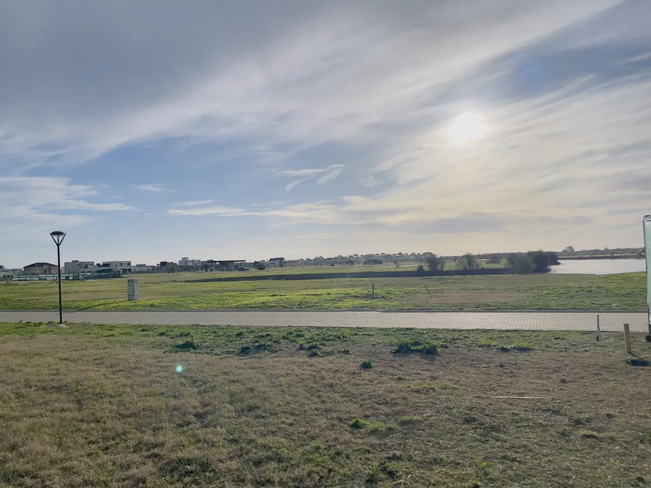 Terreno en 63 Alt.7.800 entre la Aut. Bs La Plata y la costanera del Río de La Plata,