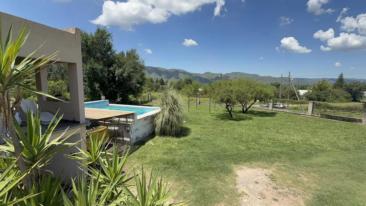 Casa en CASA EN VENTA EN BIALET MASSE APTO CREDITO CON PILETA AMPLIO PARQUE CON VISTA