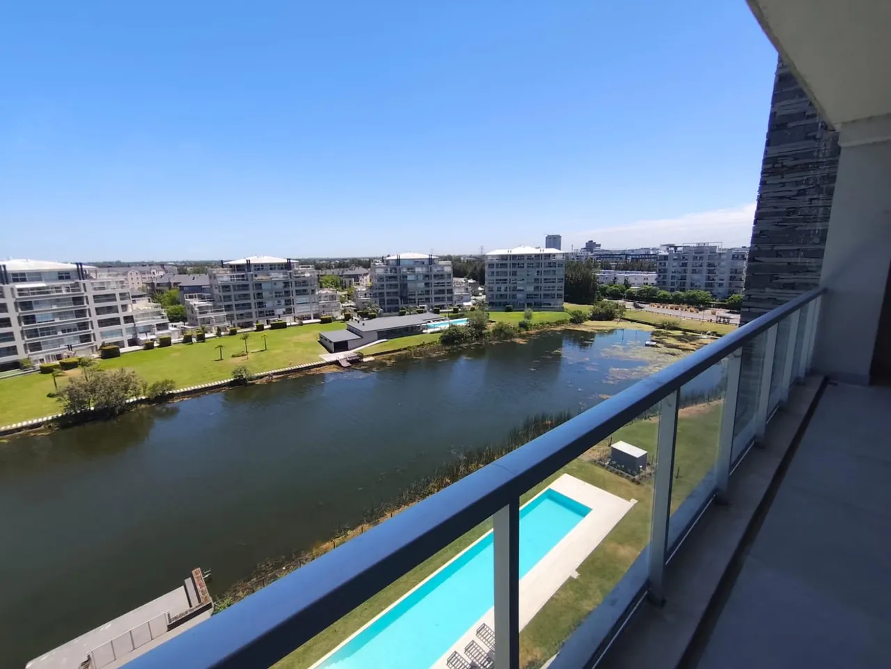 Departamento en Av. del Golf 600