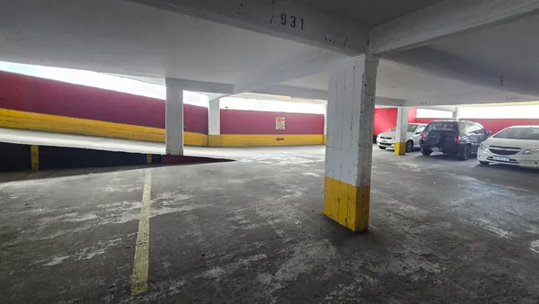 Cochera en Rivadavia al 2200