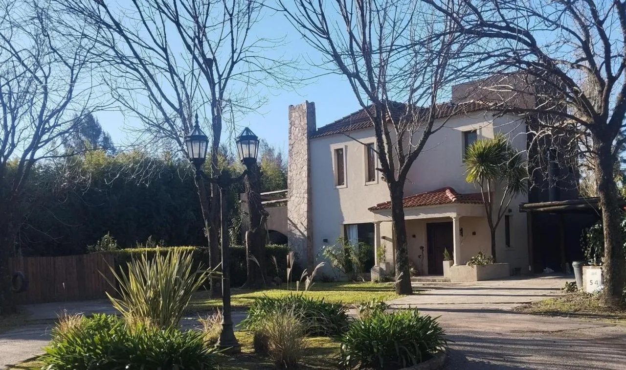 Casa en Avenida Italia al 5200