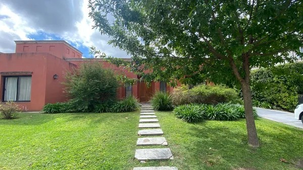Casa en Flaubert al 1300
